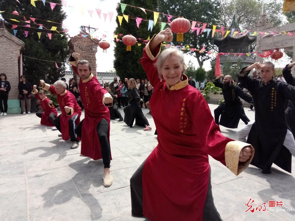 2025新澳最新资料大全和大爷打非遗女人拳与大爷打非遗女人拳击视频